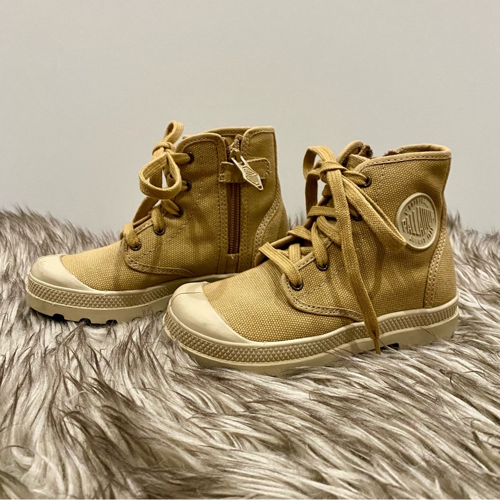 New without Box Palladium Boys Girls Unisex Khaki Zip Up Combat Boots | Sz. 11.5